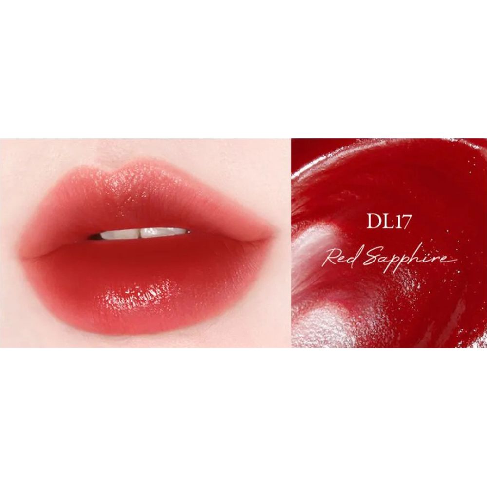Nahaufnahme von Lippen mit rotem Lipgloss. Daneben ein Klecks Lipgloss mit der Aufschrift DL17 Red Sapphire.