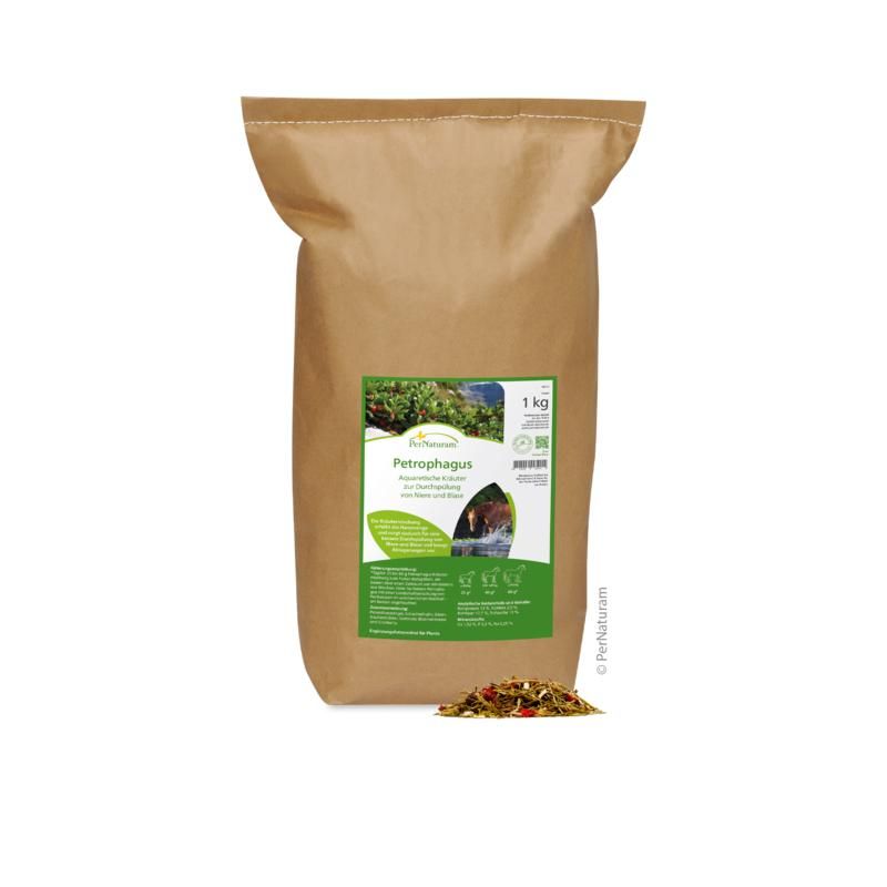 Brauner Papiersack mit grünem Etikett. Etikett mit Produktname, Logo und Text. Rechts oben: 1 kg. Kleiner Haufen Inhalt.