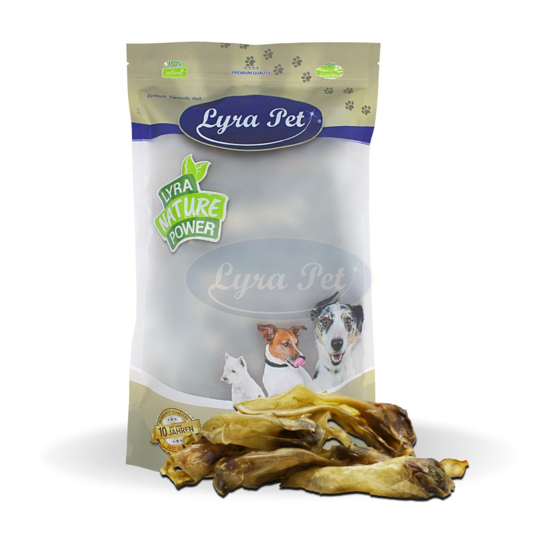 Lyra Pet® Hirschohren in Beutel. Produktverpackung mit Logo, Hundeabbildung und Text. Einige Ohren liegen davor.