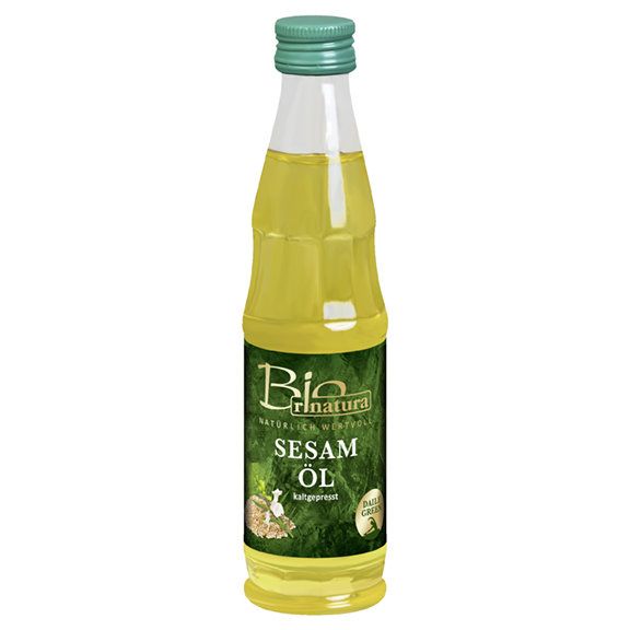 Glasflasche mit Sesamöl. Grüner Deckel, grünes Etikett mit Schriftzug Sesamöl und Logo.
