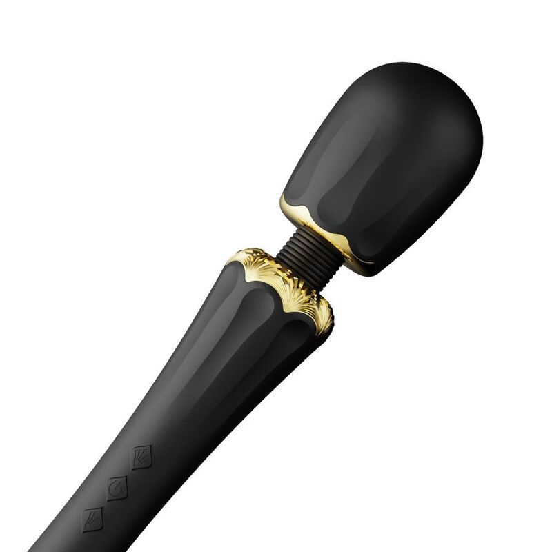 Nahaufnahme eines schwarzen Stabvibrators mit geriffelter Oberfläche, goldenen Akzenten und drei Diamant-Symbolen. Abgerundeter Kopf.