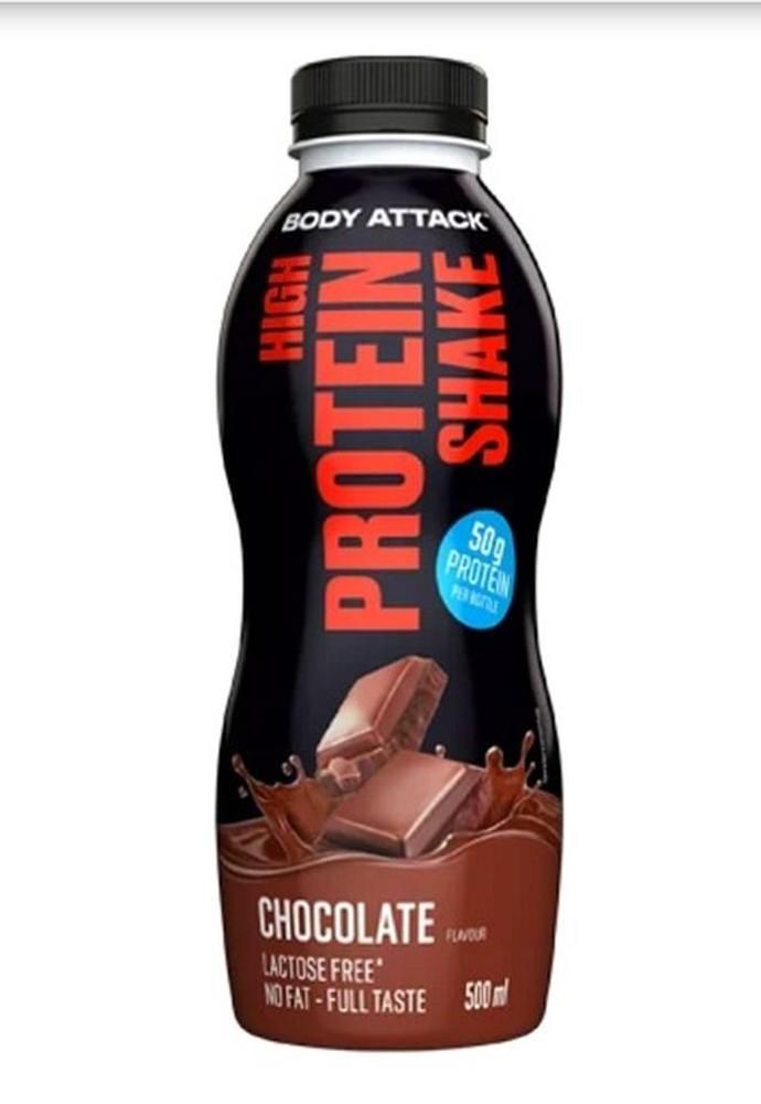 Schwarze Flasche mit rotem und weißem Text. "Body Attack High Protein Shake" und "Chocolate" sind sichtbar. 50g Protein pro Flasche.