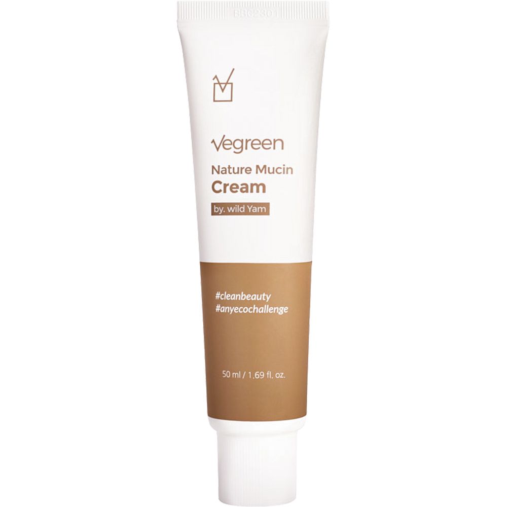 Creme-Tube, weiß-braun. Schriftzug: Vegreen Nature Mucin Cream. Hashtags: #cleanbeauty, #anyecochallenge. 50 ml.
