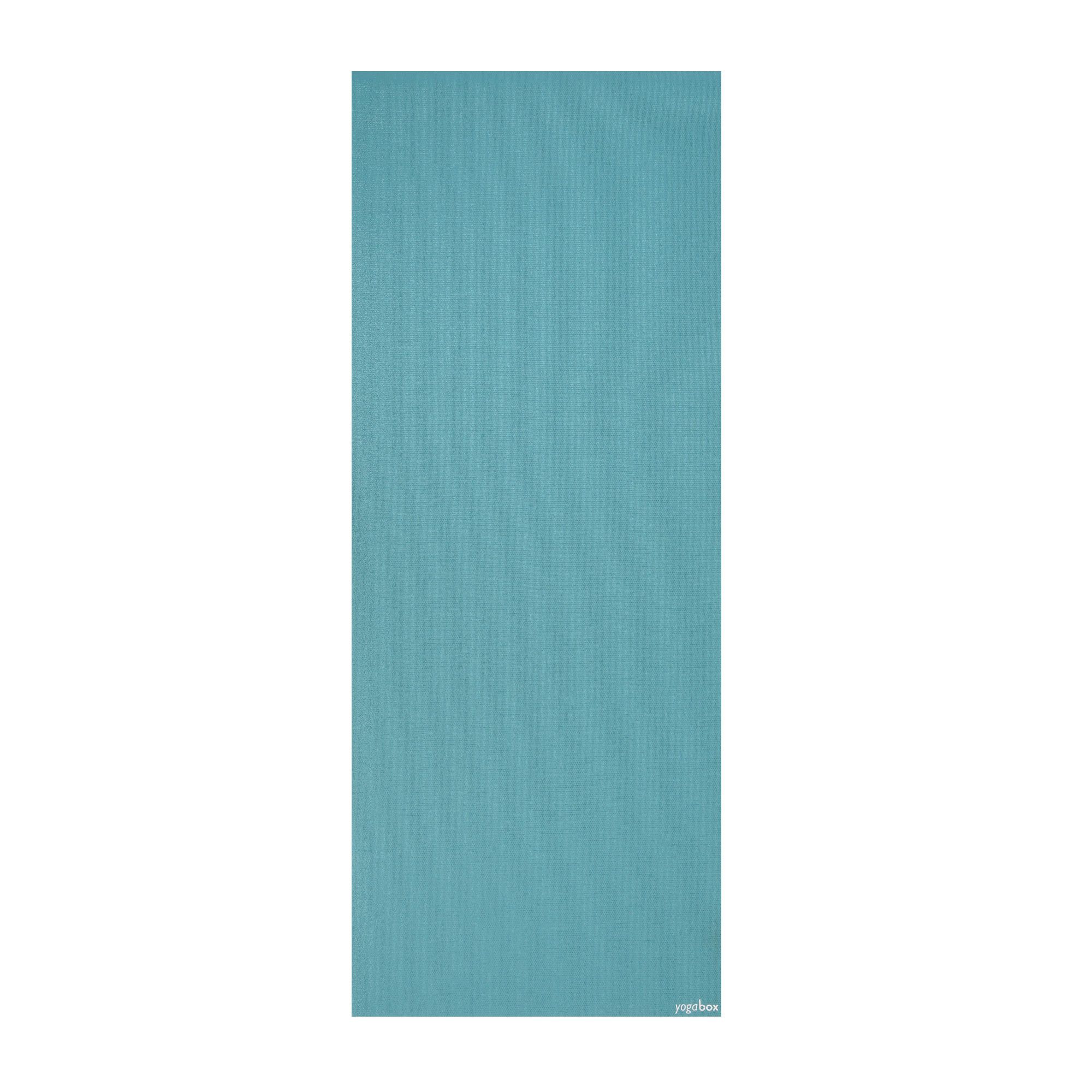 Flach ausgebreitete aqua Yogamatte mit dezentem 'yogabox' Logo unten rechts.