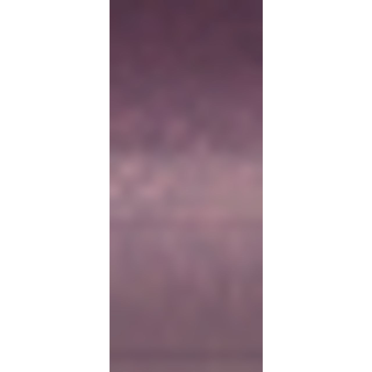 Verschwommene Nahaufnahme eines violetten Produkts. Keine Details erkennbar.
