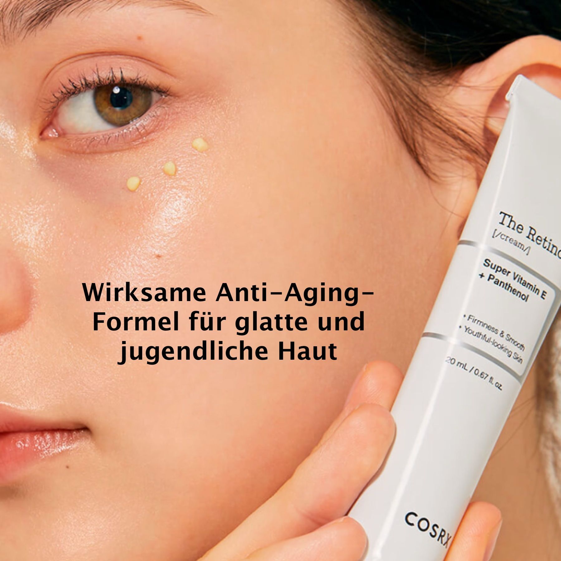 Nahaufnahme einer Frau mit Creme auf der Haut. Text: Wirk. Anti-Aging-Formel für glatte und jugendliche Haut.
