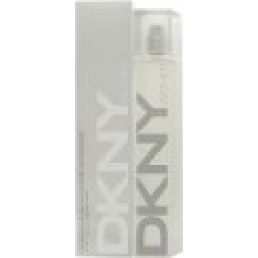 Parfümflasche und Verpackung. Rechteckige Flasche mit silbernem DKNY-Schriftzug. Weiße Verpackung mit DKNY-Logo.