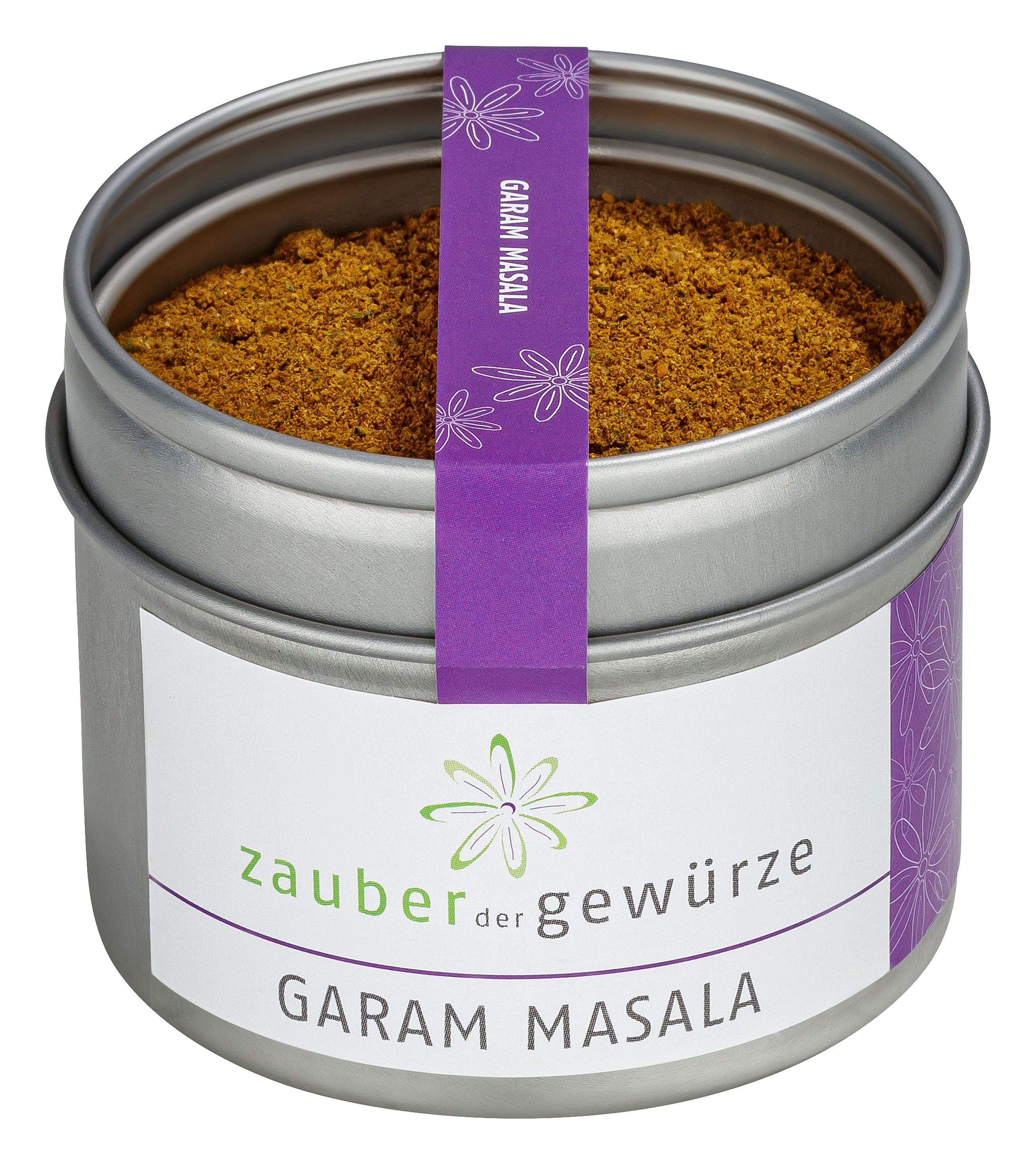 Metallbehälter mit Garam Masala-Gewürzmischung. Etikett mit 'Zauber der Gewürze' und 'Garam Masala'. Lila Band mit 'Garam Masala'.