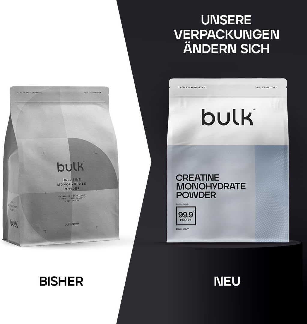 Zwei Beutel Creatin Monohydrat Pulver. Links: Bisherige Verpackung. Rechts: Neue Verpackung mit Bulk-Logo und Produktinformationen.