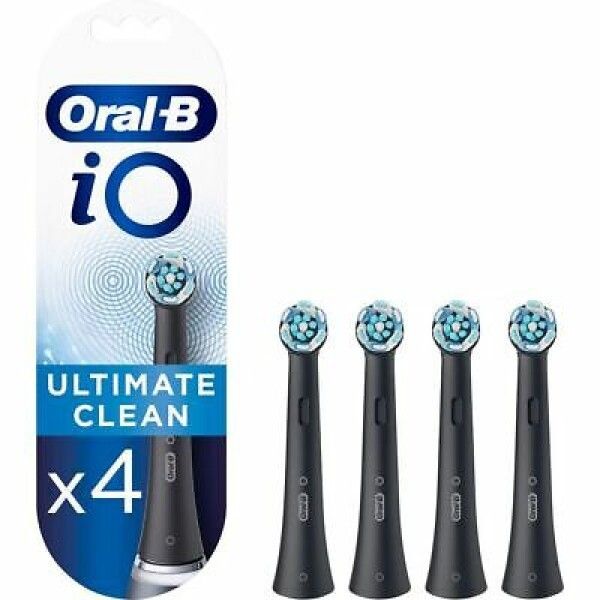 Oral-B iO Ultimative Reinigung Aufsteckbürsten, 4 Stück. Schwarze Bürstenköpfe mit blauen Borsten. Verpackung mit Produktnamen und Logo.