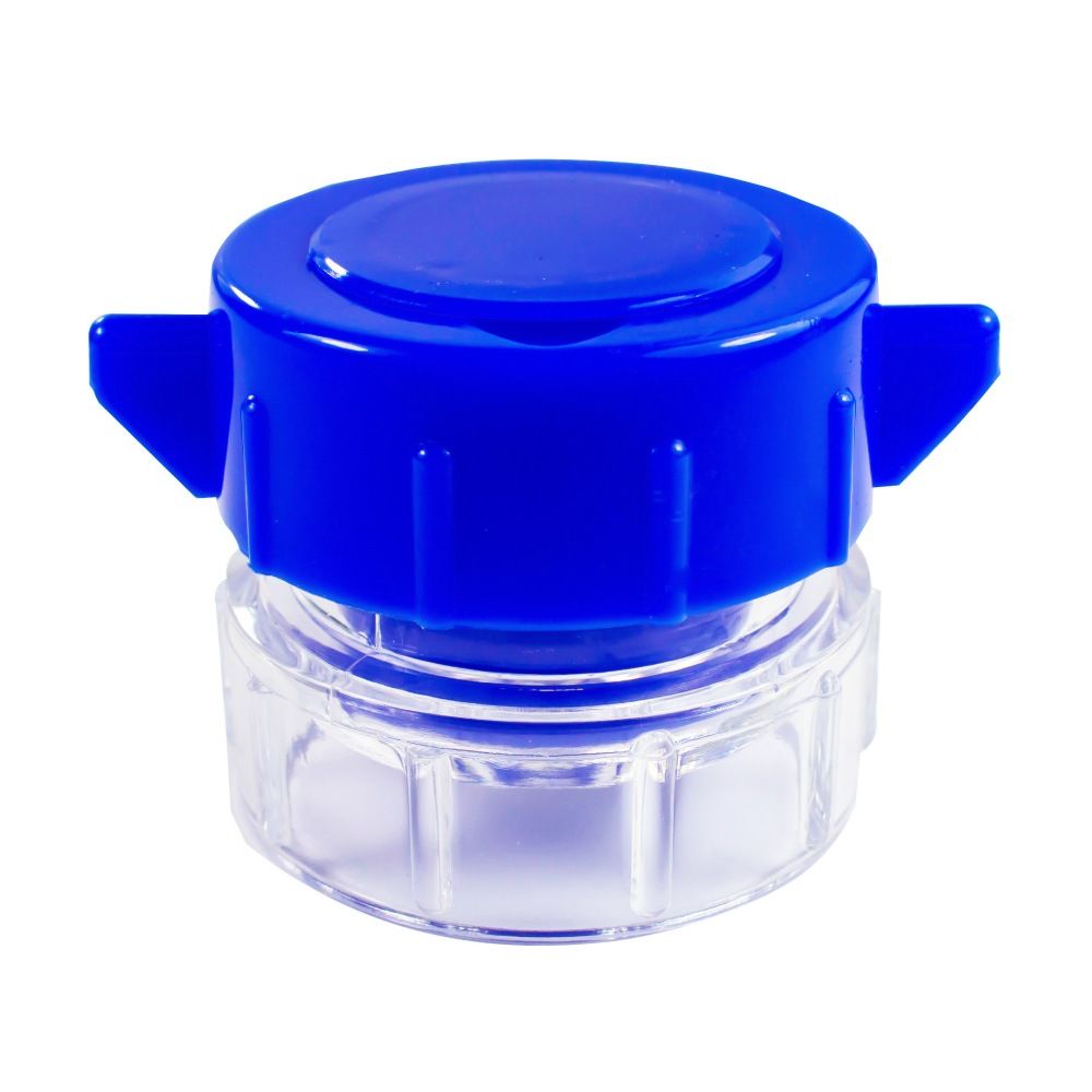 Blauer Tablettenmörser mit transparentem Behälter. Oberteil mit Flügeln. Geschlossener Zustand.