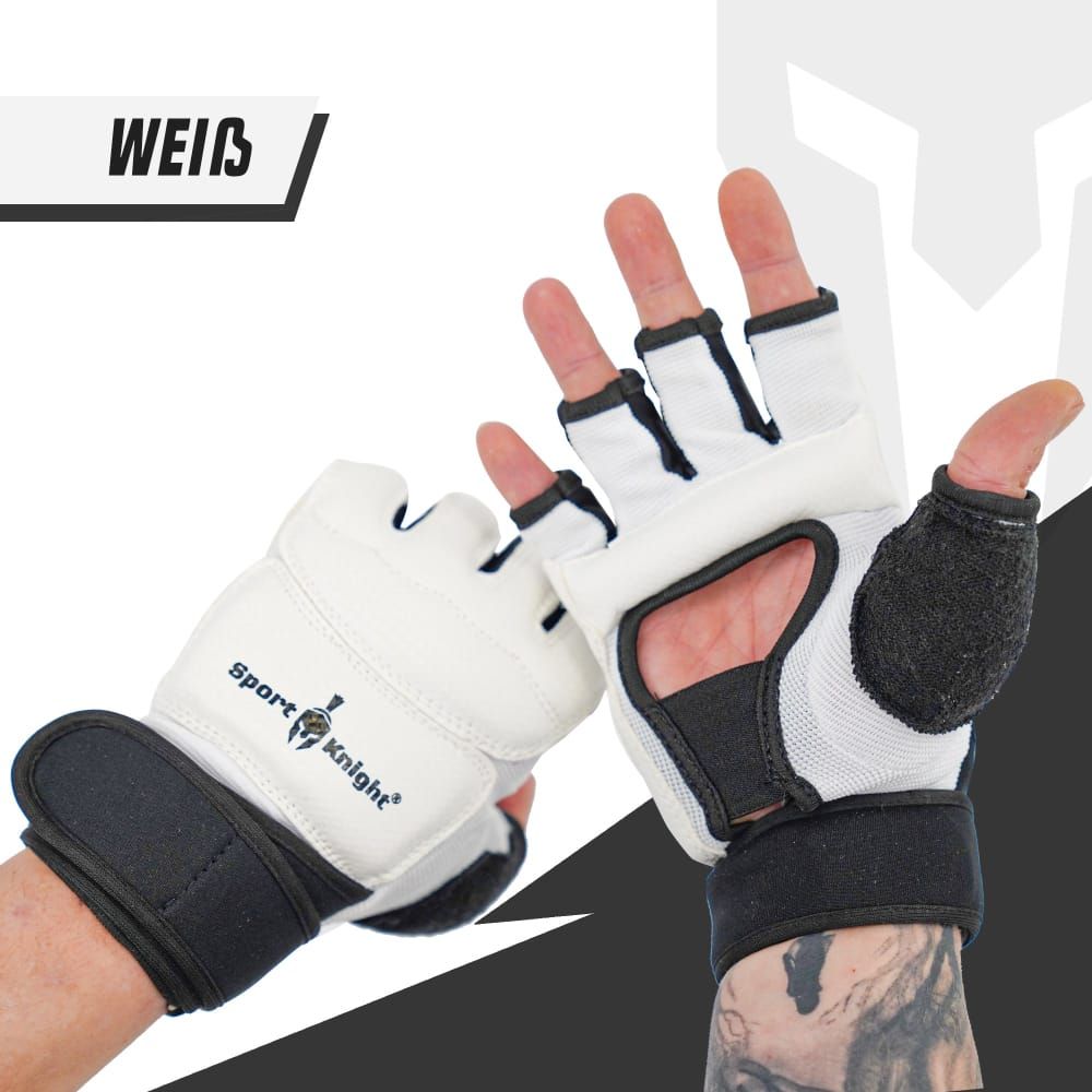 Weiße MMA Boxhandschuhe mit schwarzem Handgelenkband. Das Logo Sport Knight ist sichtbar. Aufschrift: WEISS.