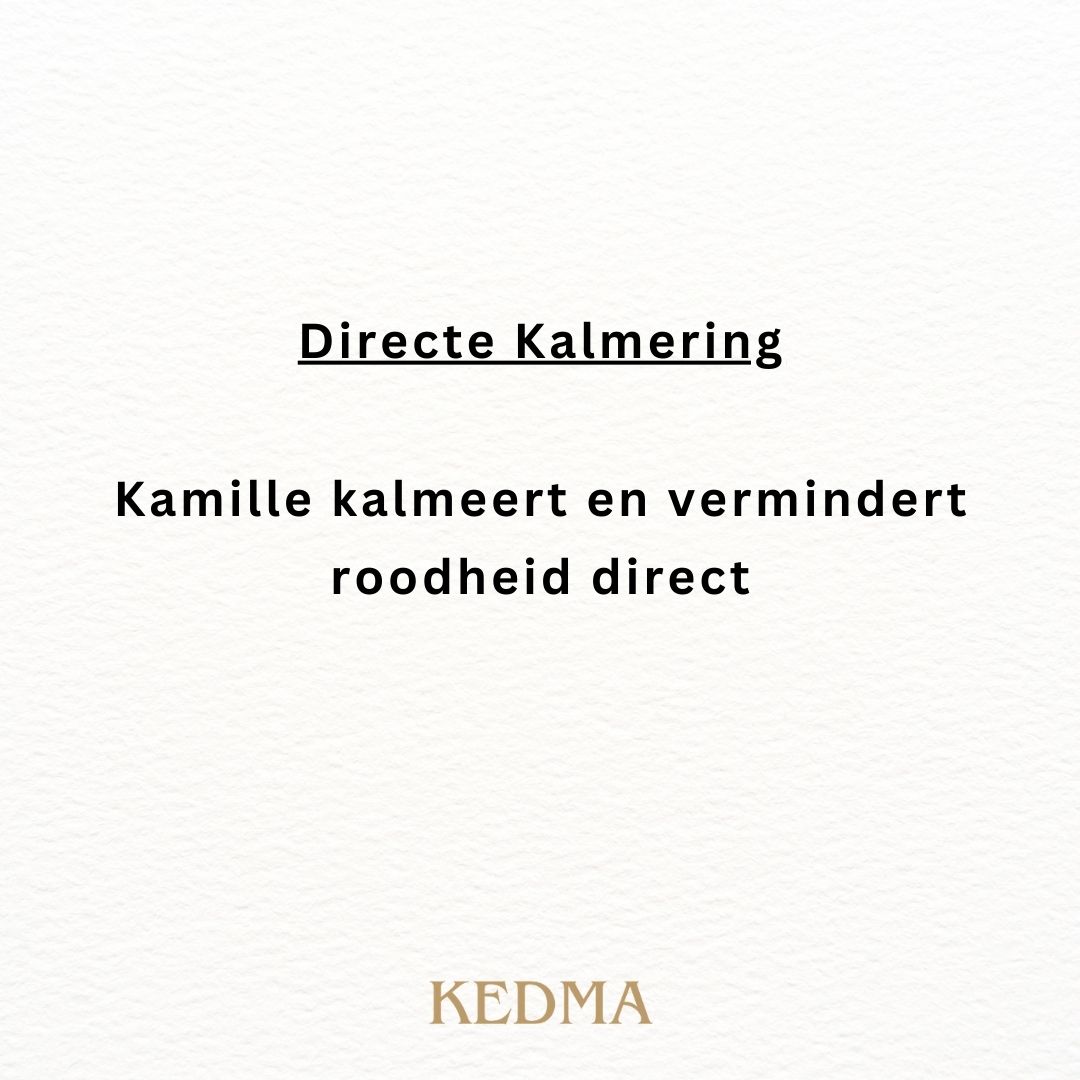 Tekst op crèmekleurige achtergrond: Directe Kalmering. Kamille kalmeert en vermindert roodheid direct.