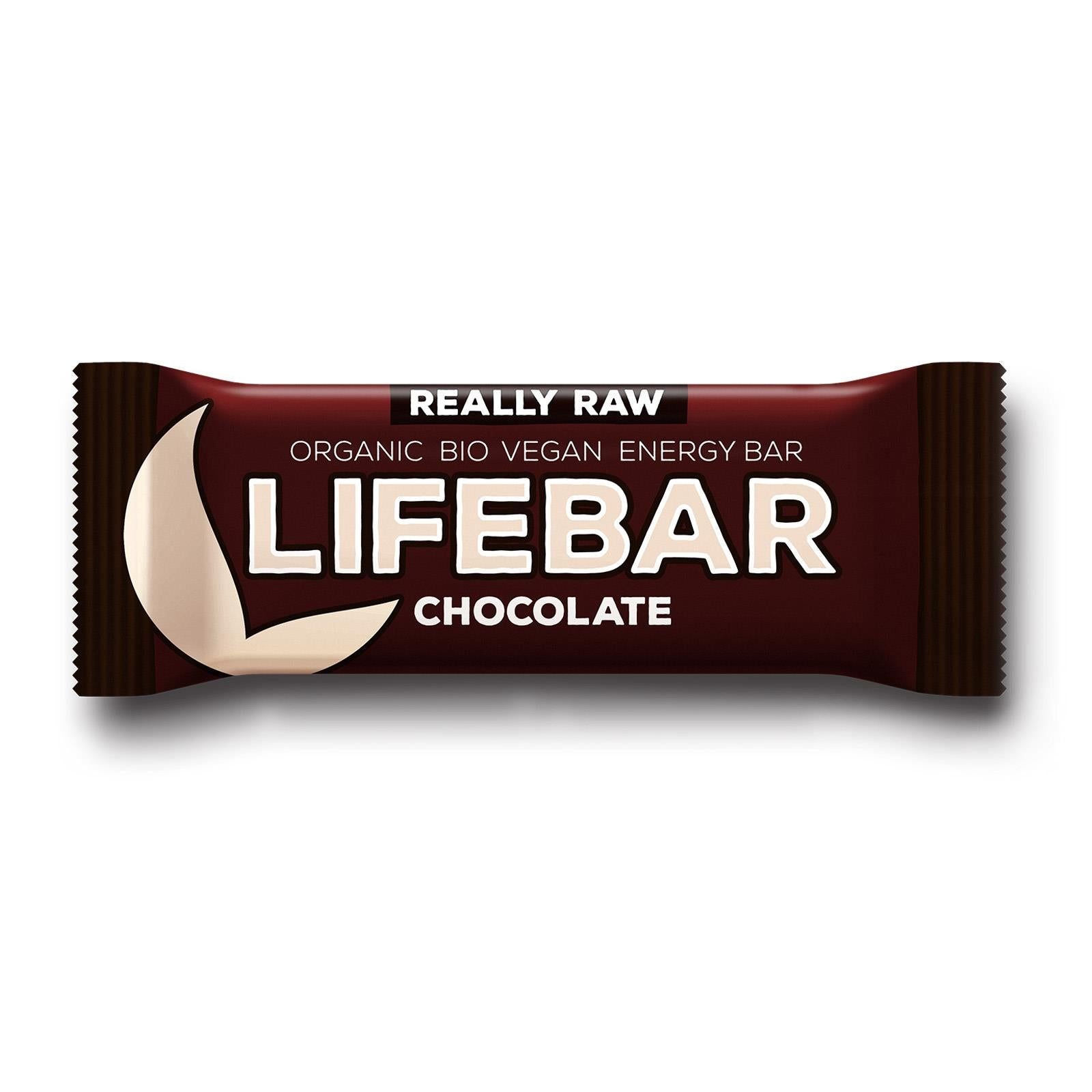 Schokoriegel in brauner Verpackung. Aufschrift: LIFEBAR, CHCOLATE, ORGANIC BIO VEGAN ENERGY BAR, REALLY RAW.