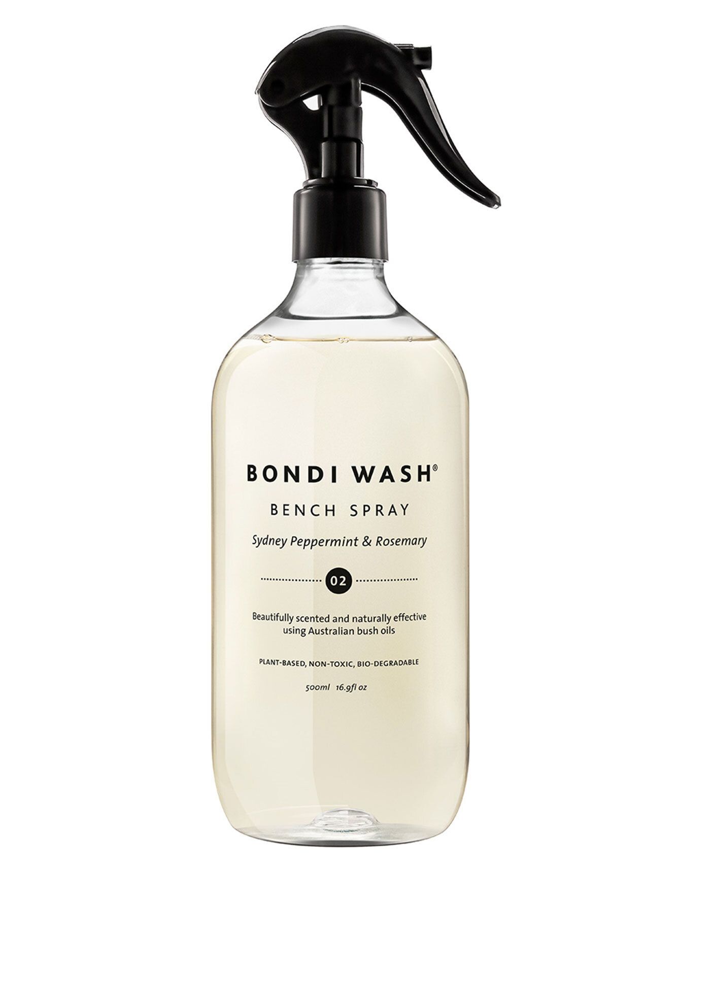 Klare Sprühflasche mit schwarzem Sprühkopf. Beschriftung: Bondi Wash, Bench Spray, Sydney Peppermint & Rosemary. Etikett mit Text.