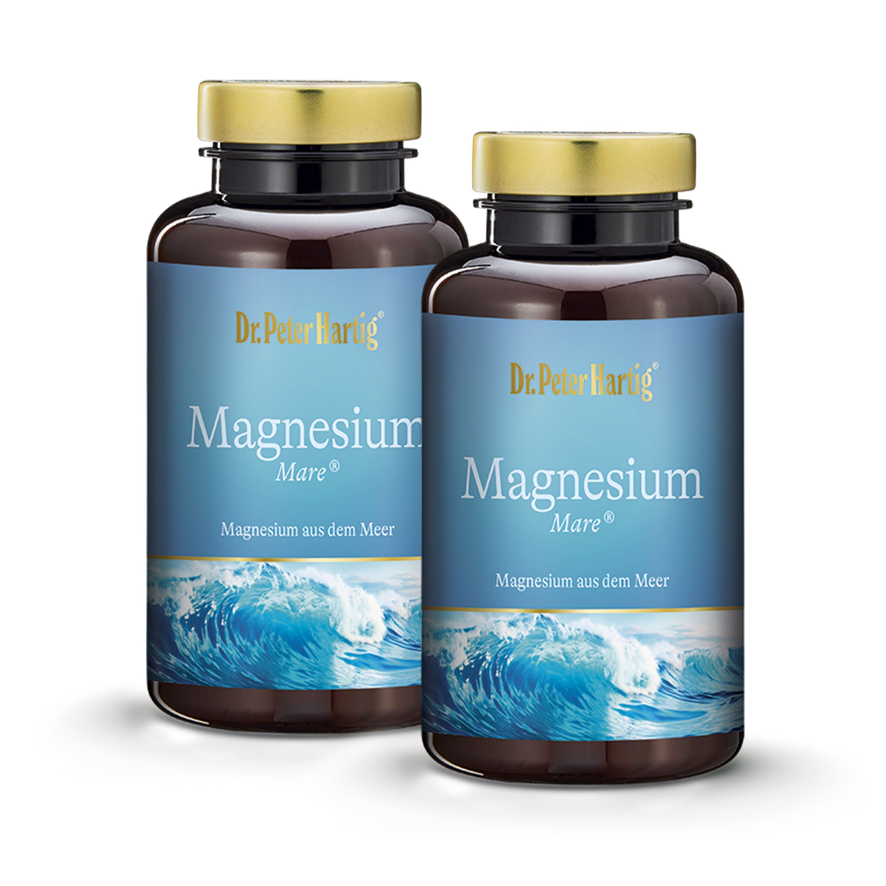 Zwei Flaschen mit blauem Etikett. Aufschrift: Dr. Peter Hartig Magnesium Mare. Wellenmotiv. Braune Flaschen, goldfarbener Deckel.