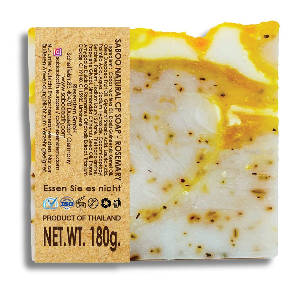 Seife mit Etikett "SABOO NATURAL CP SOAP - ROSEMARY". Etikett mit Inhaltsstoffen, ISO-Zeichen und Text "PRODUCT OF THAILAND".