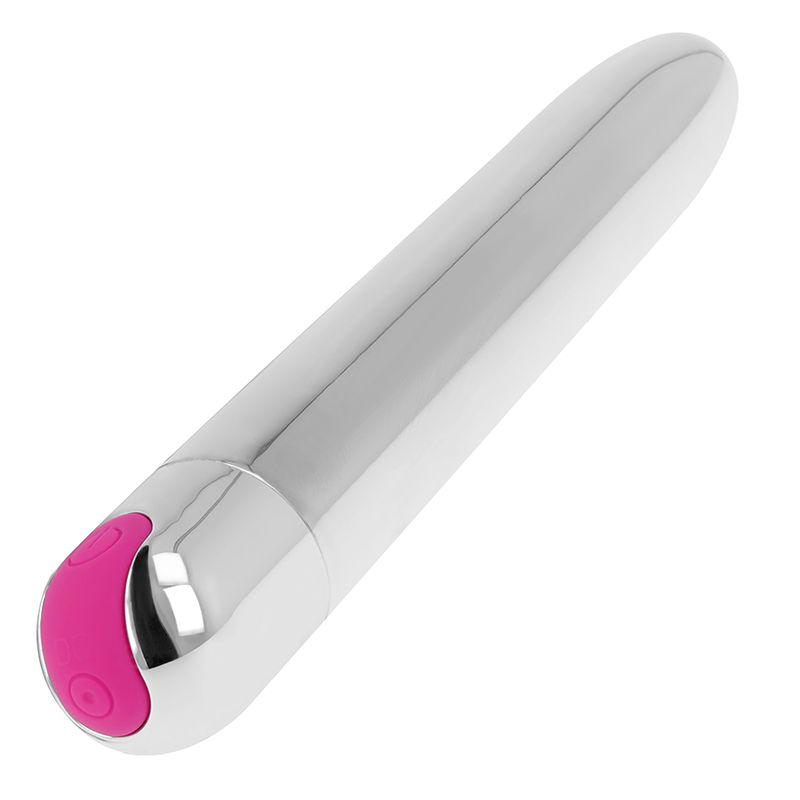 Silberfarbener Vibrator mit pinkfarbenem Knopf. Abgerundete Form, glatte Oberfläche. Schräg von oben.