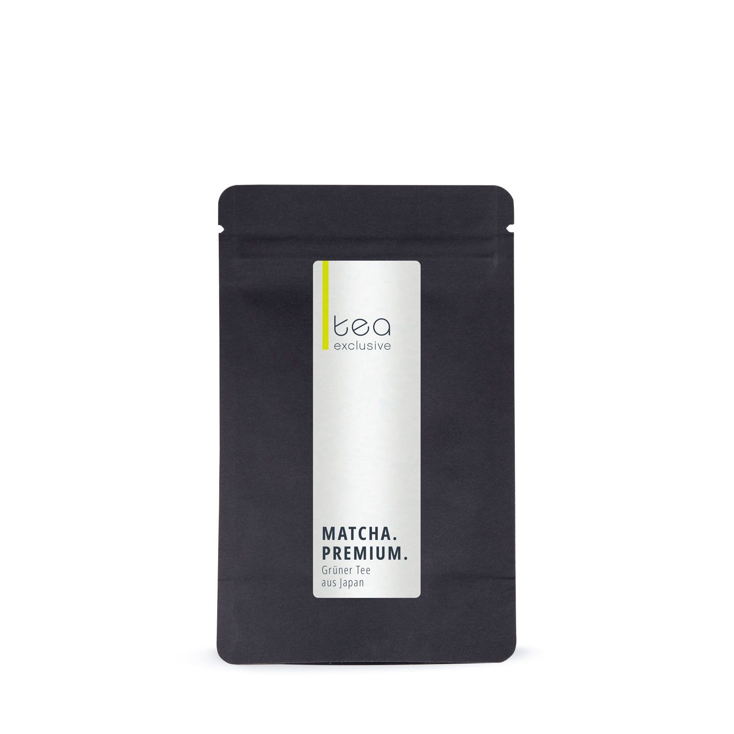 Schwarzer Beutel mit weißem Etikett. Aufschrift: tea exclusive, Matcha Premium, Grüner Tee aus Japan.