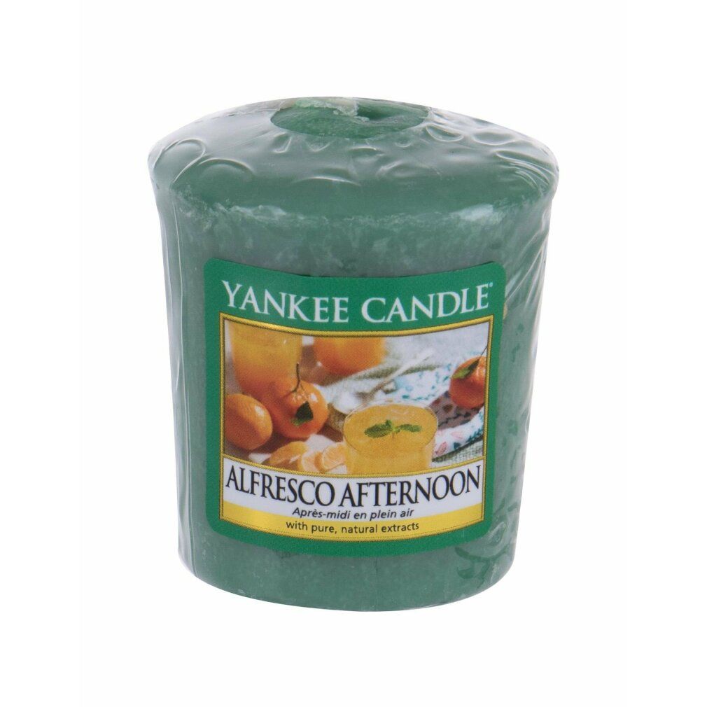 Grüne Votivkerze in Folie verpackt. Aufschrift "Yankee Candle" und Produktname. Abbildung von Früchten.