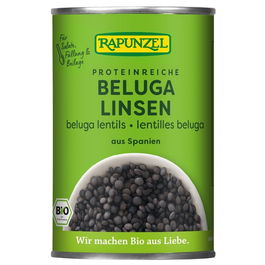 Grüne Dose mit Rapunzel Beluga Linsen. Aufschrift: Proteinreiche Beluga Linsen, beluga lentils, Bio-Siegel. Schwarze Linsen in Schüssel.