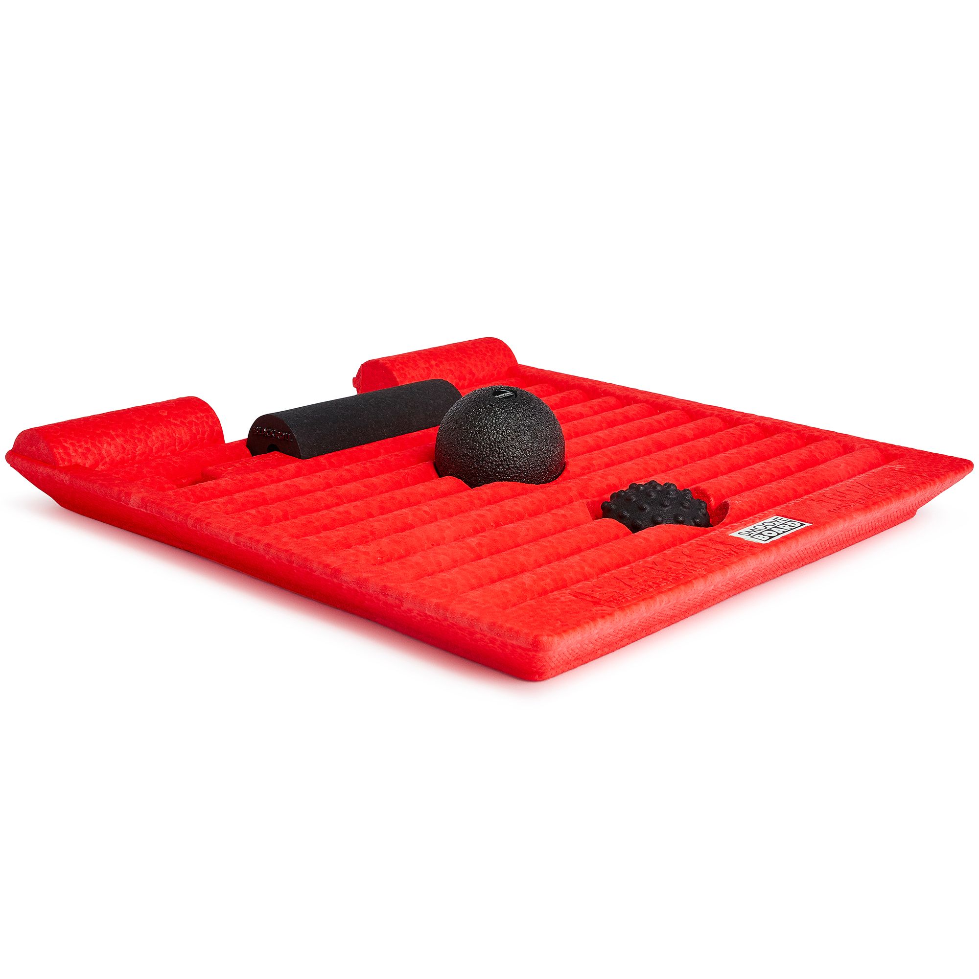 Rotes Stehbrett mit schwarzen Elementen. Enthält eine Rolle, eine Kugel und einen weiteren Einsatz. Geriffelte Oberfläche.