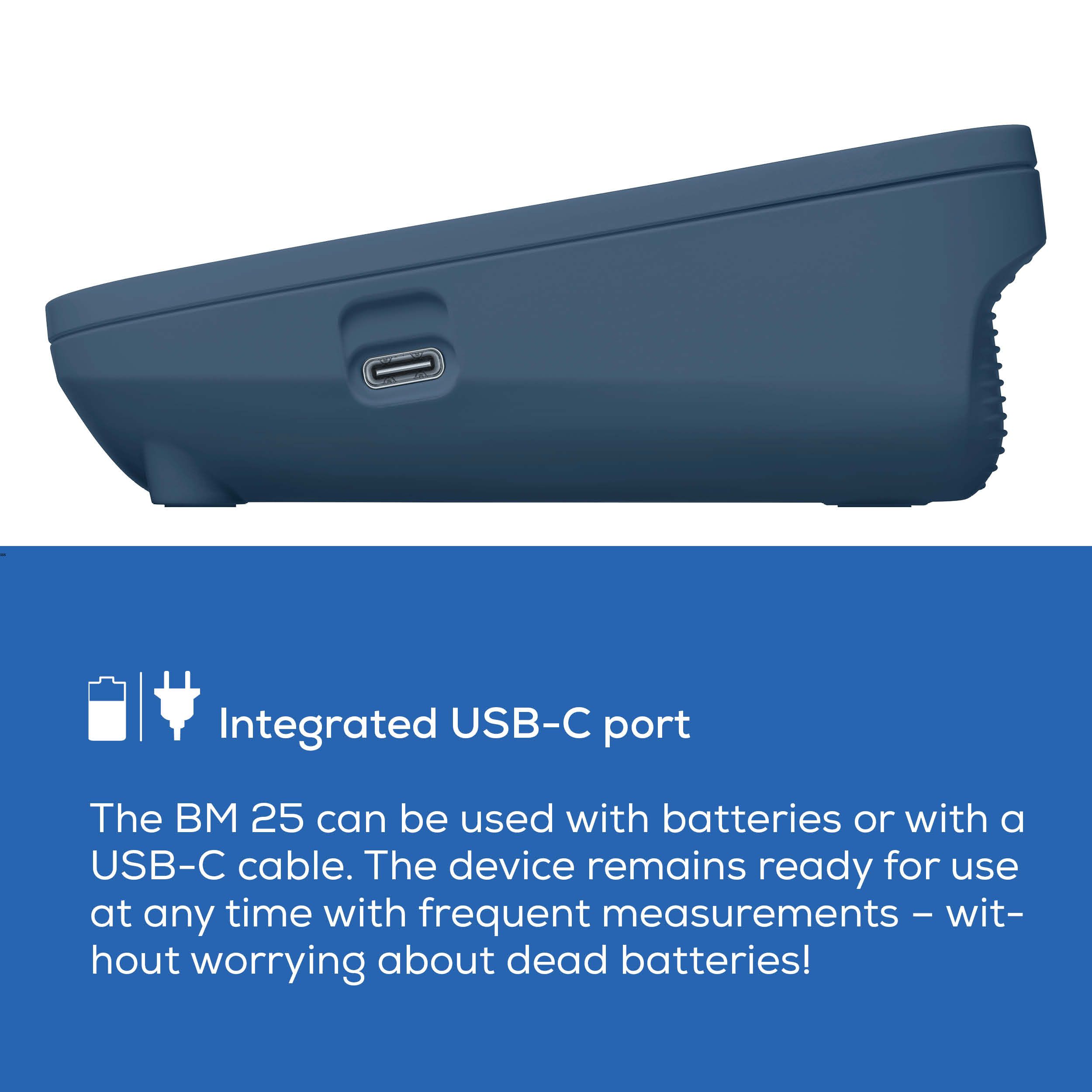 Rückseite des Blutdruckmessgeräts mit USB-C-Anschluss. Integrierter Port.