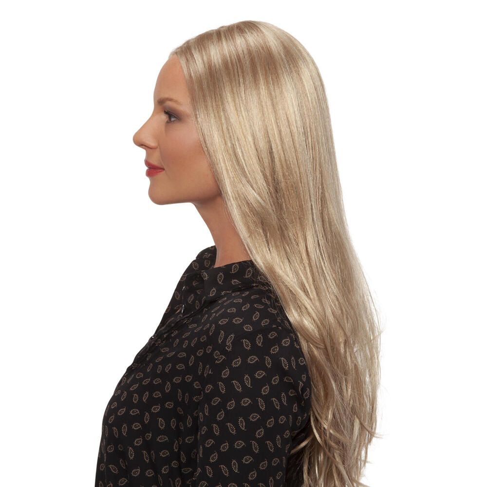 Blonde Perücke mit glattem Haar. Frau mit schwarzem Oberteil. Profilansicht.