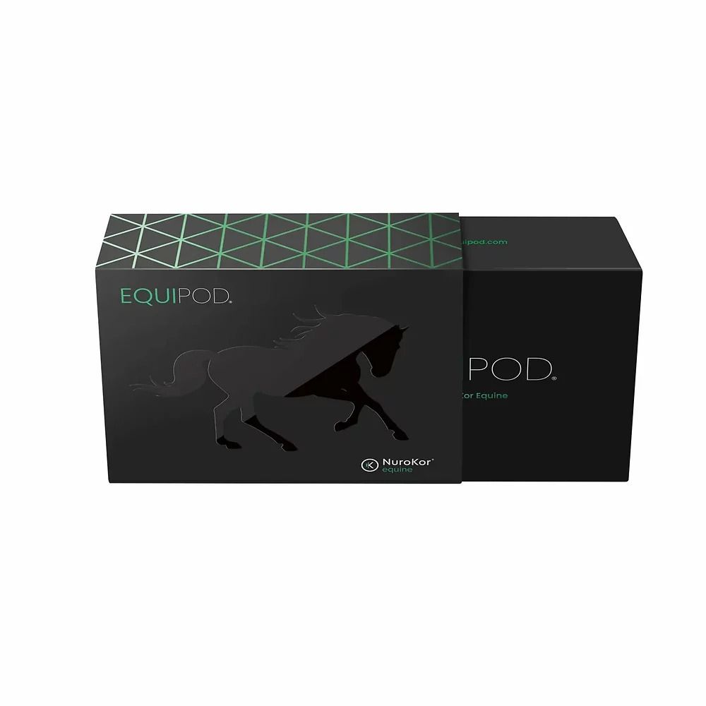 Schwarze EquiPod-Verpackung mit grünem Muster und Logo. Aufschrift: EquiPod.