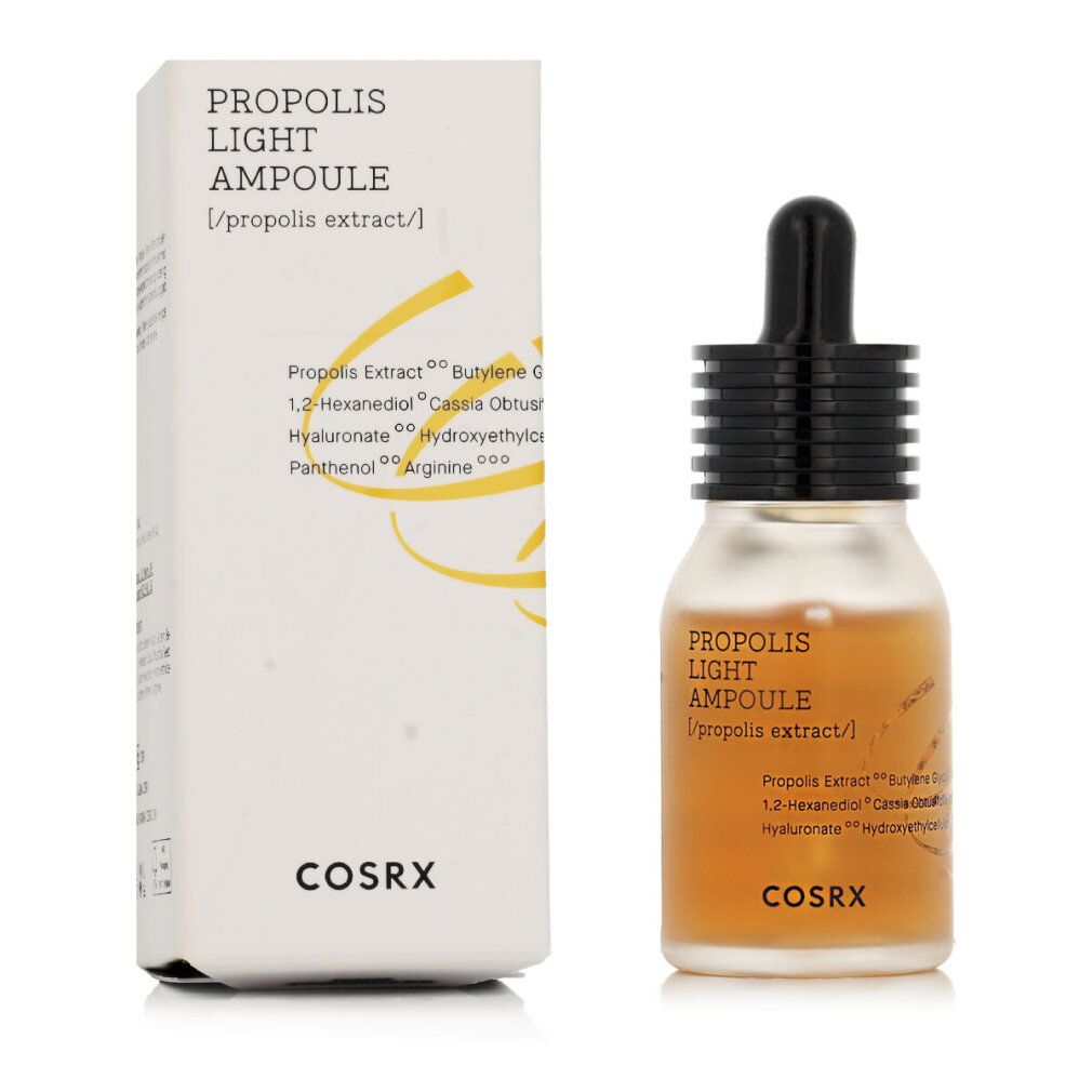 Produkt und Verpackung. Produkt: Ampulle mit schwarzem Deckel. Verpackung: weisse Schachtel. Marke: COSRX.