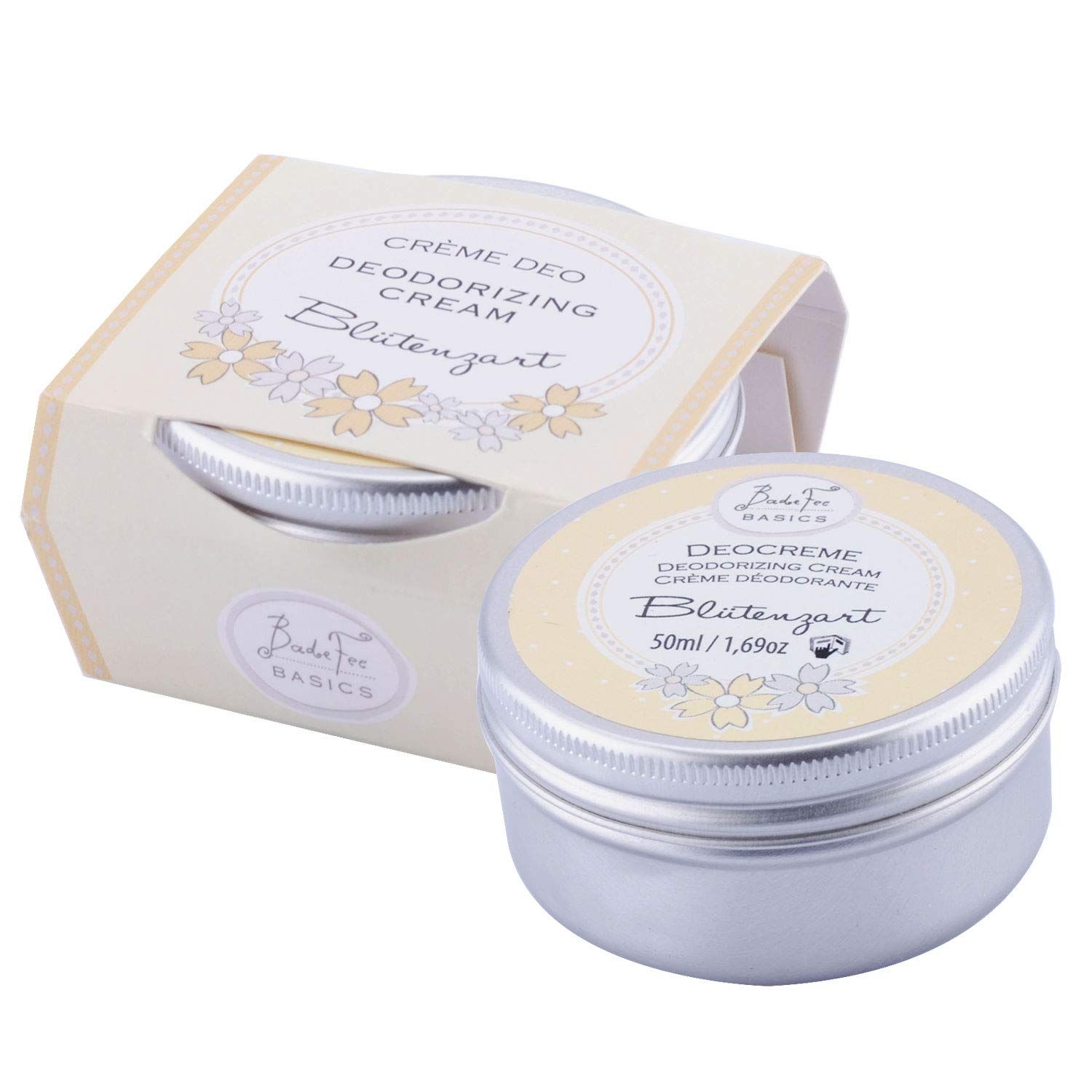 Deocreme in Dose und Verpackung. Dose mit silbernem Deckel, Verpackung beige mit floralem Muster. Schriftzug: Blütenzart.