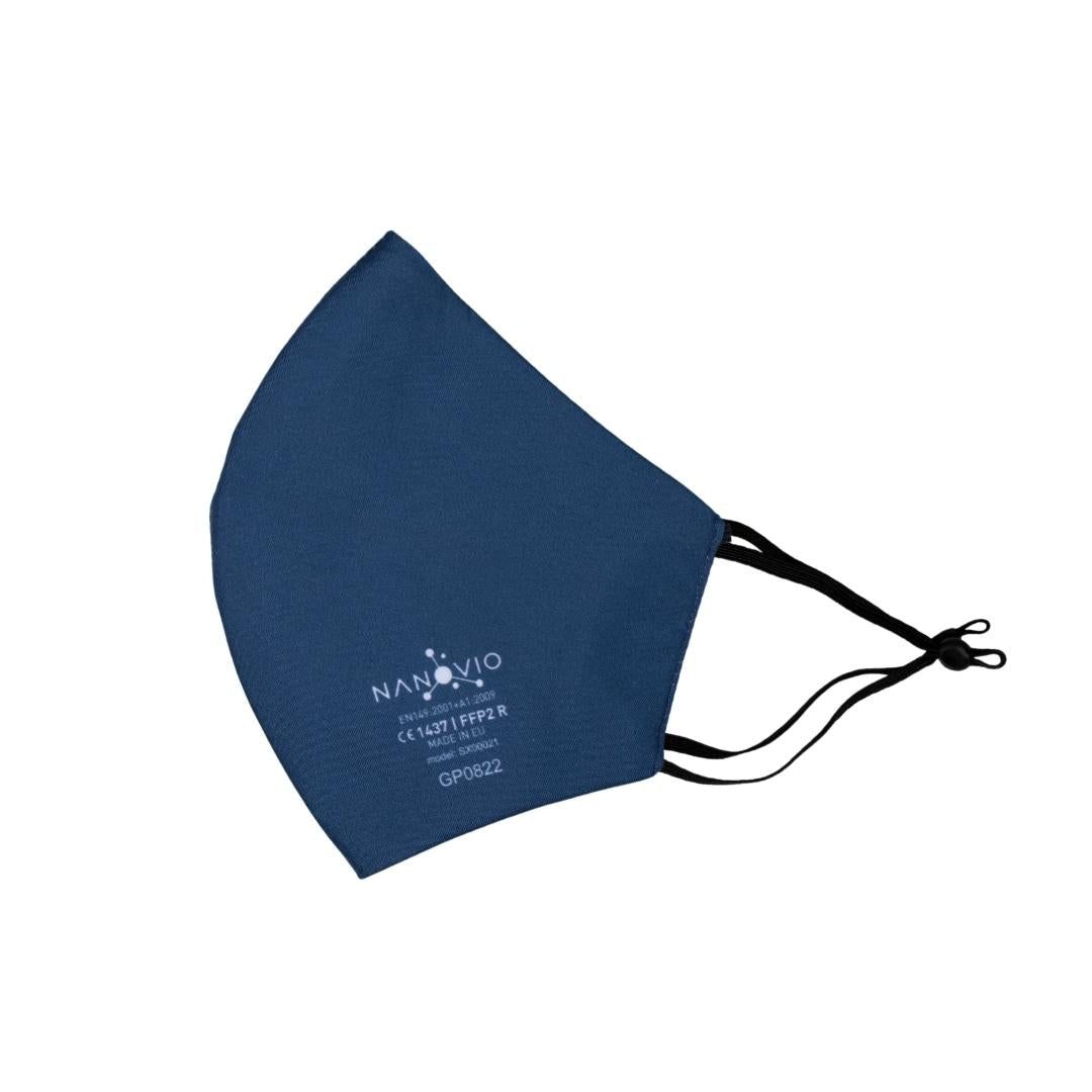 Donkerblauw FFP2-masker. Zwarte oorlussen met verstelbare sluitingen. Gedrukt logo en certificeringen. Model GP0822.