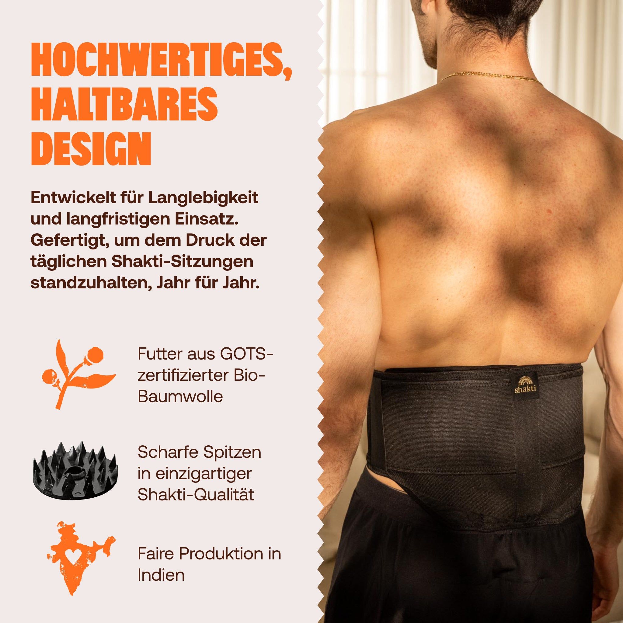 Mann mit schwarzem Akupressur-Gürtel um die Lendenwirbelsäule, GOTS-zertifizierte Bio-Baumwolle.