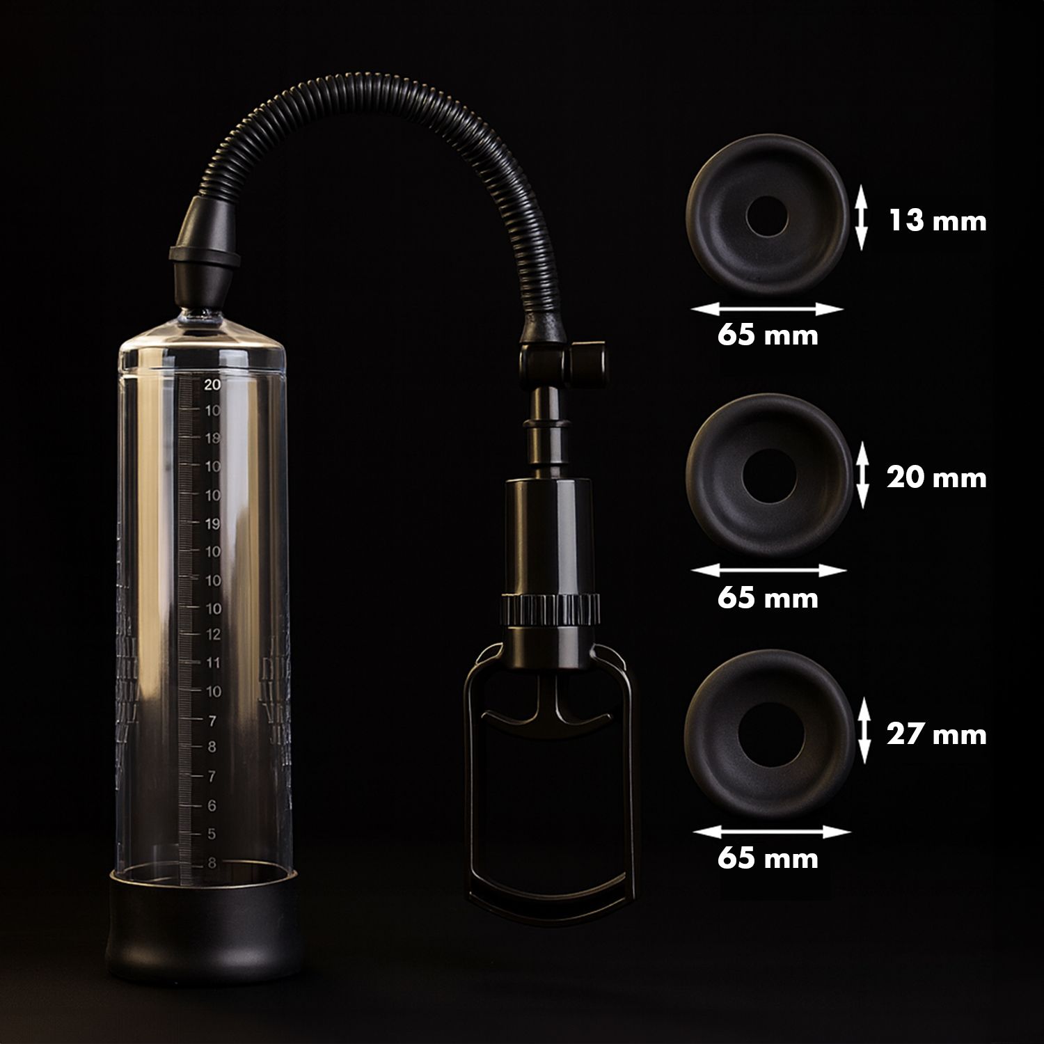 Penispumpe mit drei schwarzen Manschetten unterschiedlicher Größe. Die Manschetten haben Durchmesser von 13 mm, 20 mm und 27 mm.