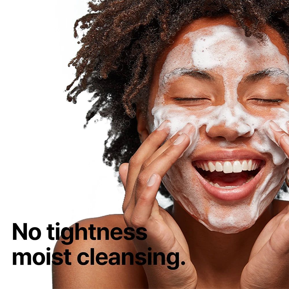 Blaue Flasche mit schwarzem Pumpkopf. Aufschrift: Beta Panthenol Repair Gel Cleanser. Marke: SOMEBYMI.