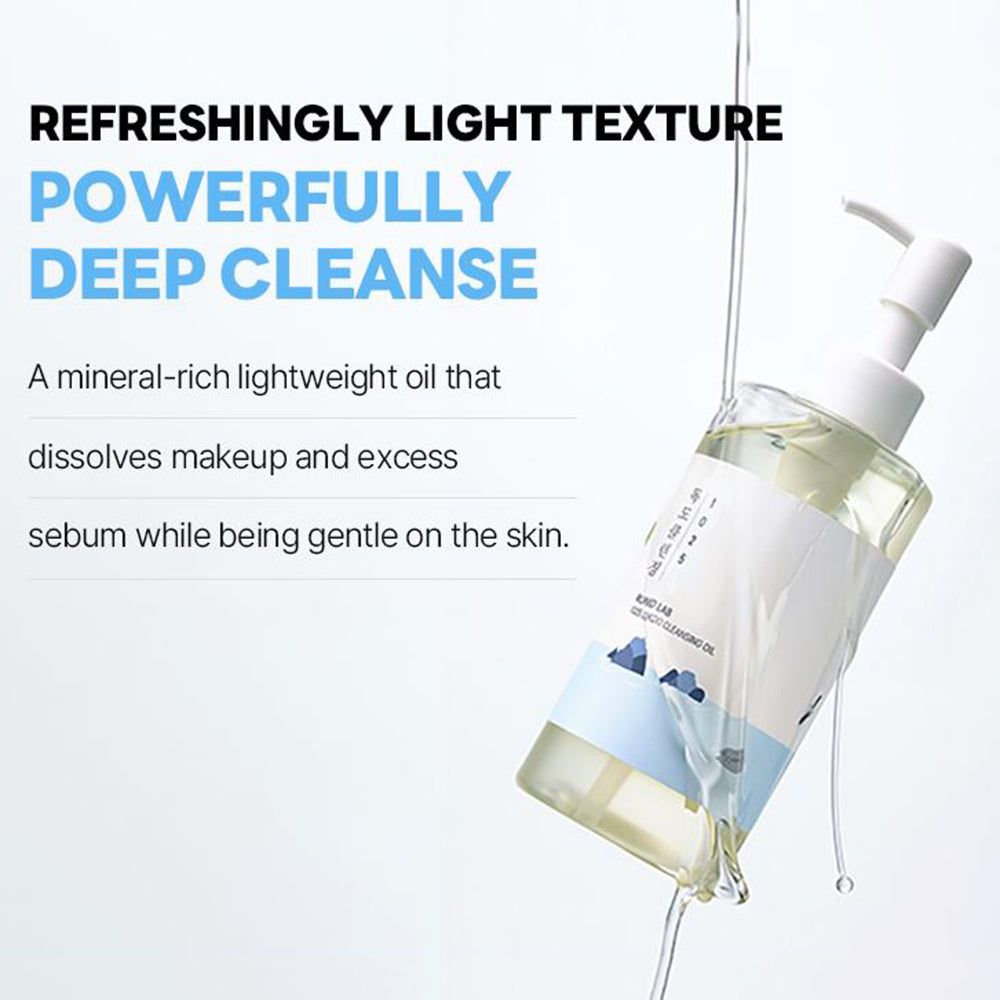 Ölflasche mit Pumpe, Öl fließt heraus. Text: Erfrischend leichte Textur, tiefenreinigend. Mineralöl, löst Make-up.