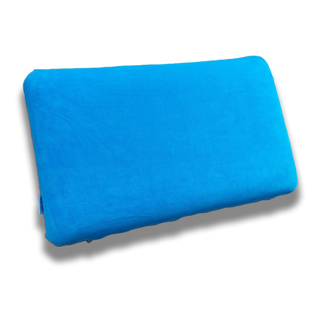 Blaues orthopädisches Kissen. Rechteckige Form. Glatte Oberfläche. Hellblauer Farbton.