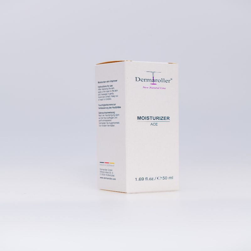 Verpackung von Dermaroller Moisturizer ACE. Weiße Kartonbox mit Produktinformationen und Anwendungshinweisen.
