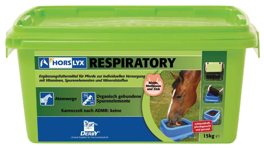 Grüne, rechteckige Verpackung mit weißem Etikett. Aufschrift: HORS LXY RESPIRATORY. Ergänzungsfuttermittel für Pferde. Enthält Vitamine, Spurenelemente und Mineralstoffe.