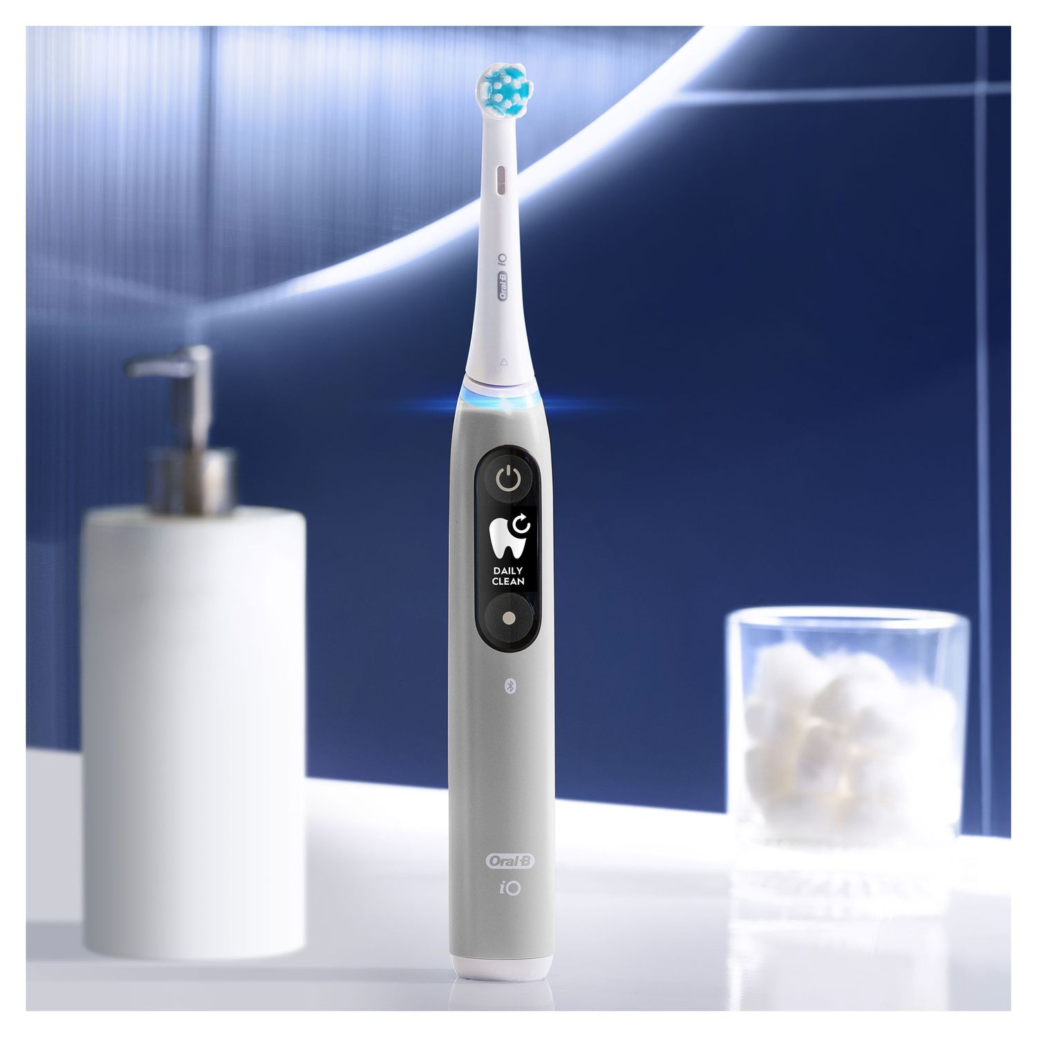 Oral-B - Elektrische Zahnbürste "iO Series 6 + Reiseetui" in Grau