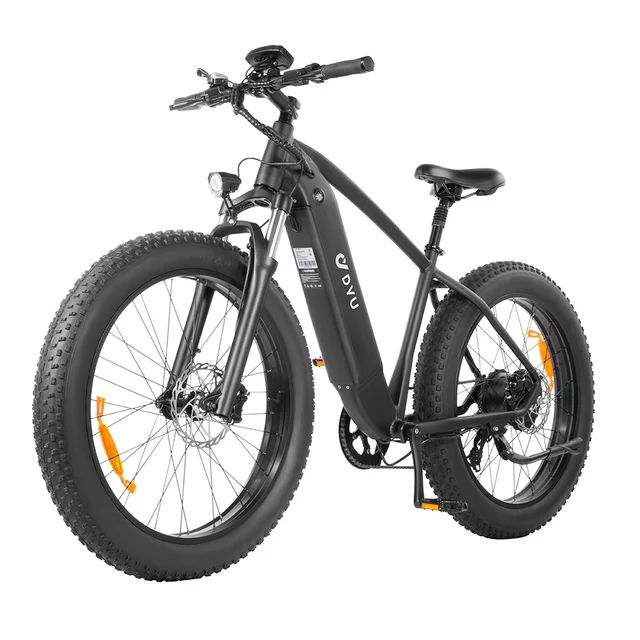 Schwarzes E-Bike, Frontansicht. DYU-Logo am Rahmen. Breitreifen. Scheinwerfer.