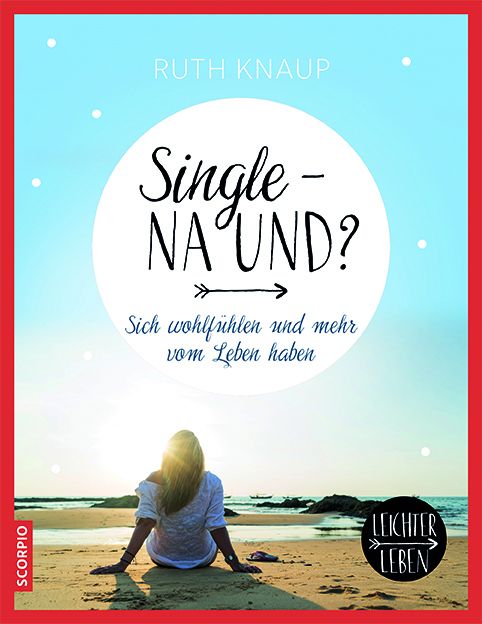 Buchcover mit Titel "Single - NA UND?". Autorin Ruth Knaup. Aufschrift: Sich wohlfühlen und mehr vom Leben haben. Hintergrund: Frau am Strand.