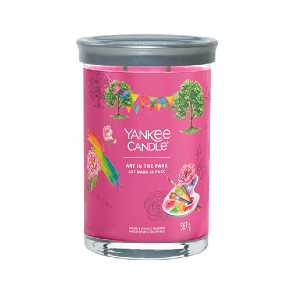 Zylinderkerze mit Deckel. Rosa Etikett mit Bäumen, Regenbogen und Pinsel. Text: Yankee Candle, Art in the Park, 567g.