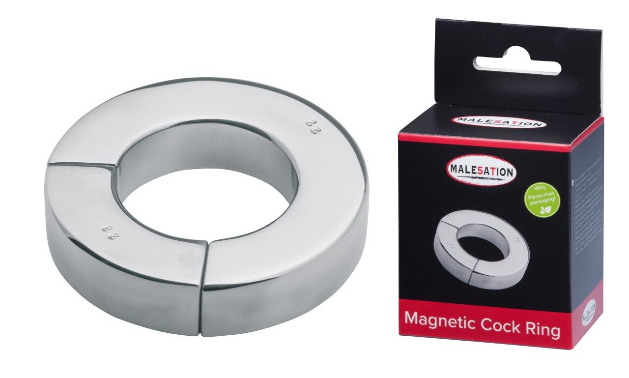 Metallischer Ring, dreiteilig, mit Magneten. Neben der Verpackung. Verpackung mit Produktabbildung und Schriftzug MALESATION.