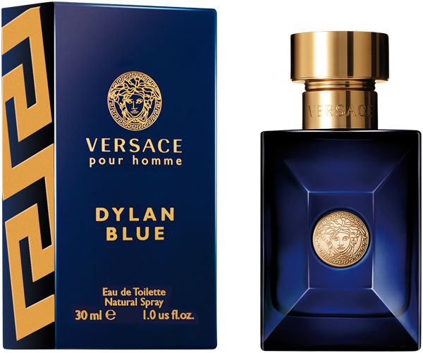 Blaues Parfümflakon mit goldfarbenem Verschluss und Verpackung. Auf der Verpackung steht "VERSACE pour homme DYLAN BLUE".