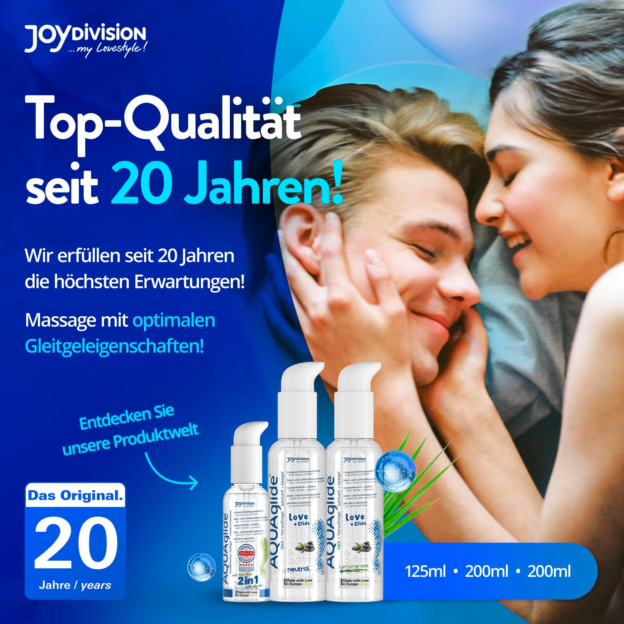 Paar umarmt sich. AquaGlige Gleitmittel in 125ml, 200ml Flaschen. Joydivision Logo.