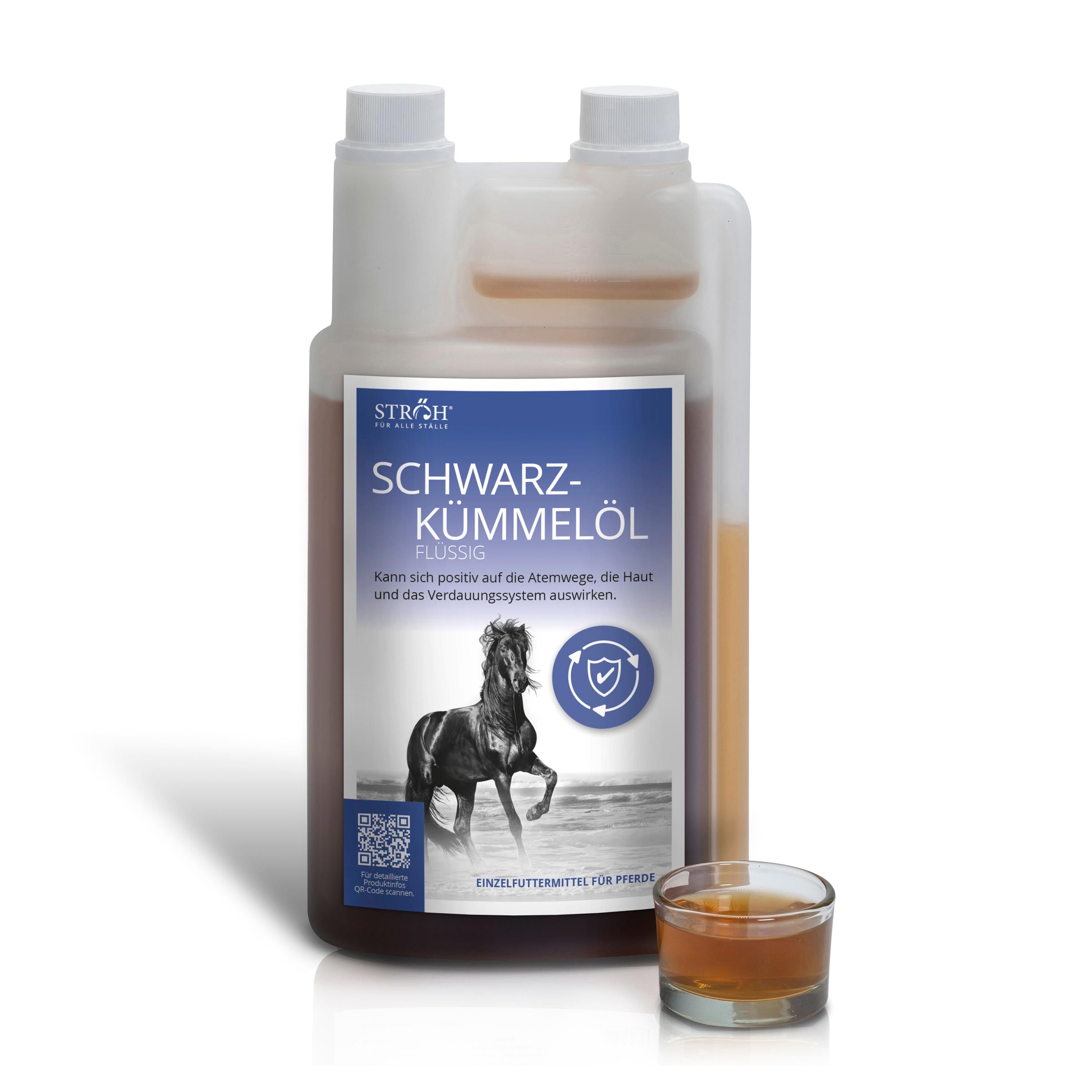 STRÖH Schwarzkümmelöl in Flasche und Glas. Etikett mit Produktname, Pferd-Illustration und QR-Code. Flüssigkeit.