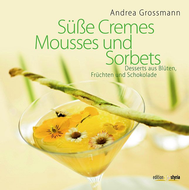 Buchcover mit Titel "Süße Cremes, Mousses und Sorbets". Gelbes Getränk mit Blüten und Stängel in Glas. Autor: Andrea Grossmann.