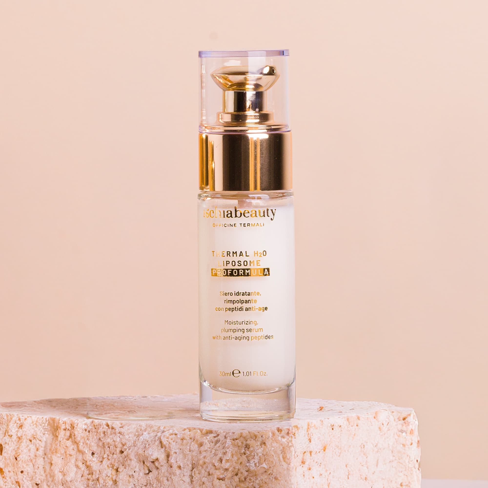 Creme-Flakon mit goldener Kappe. Aufschrift: ischiabeauty, Thermal H2O Liposome Proformula. Text in Italienisch und Englisch.