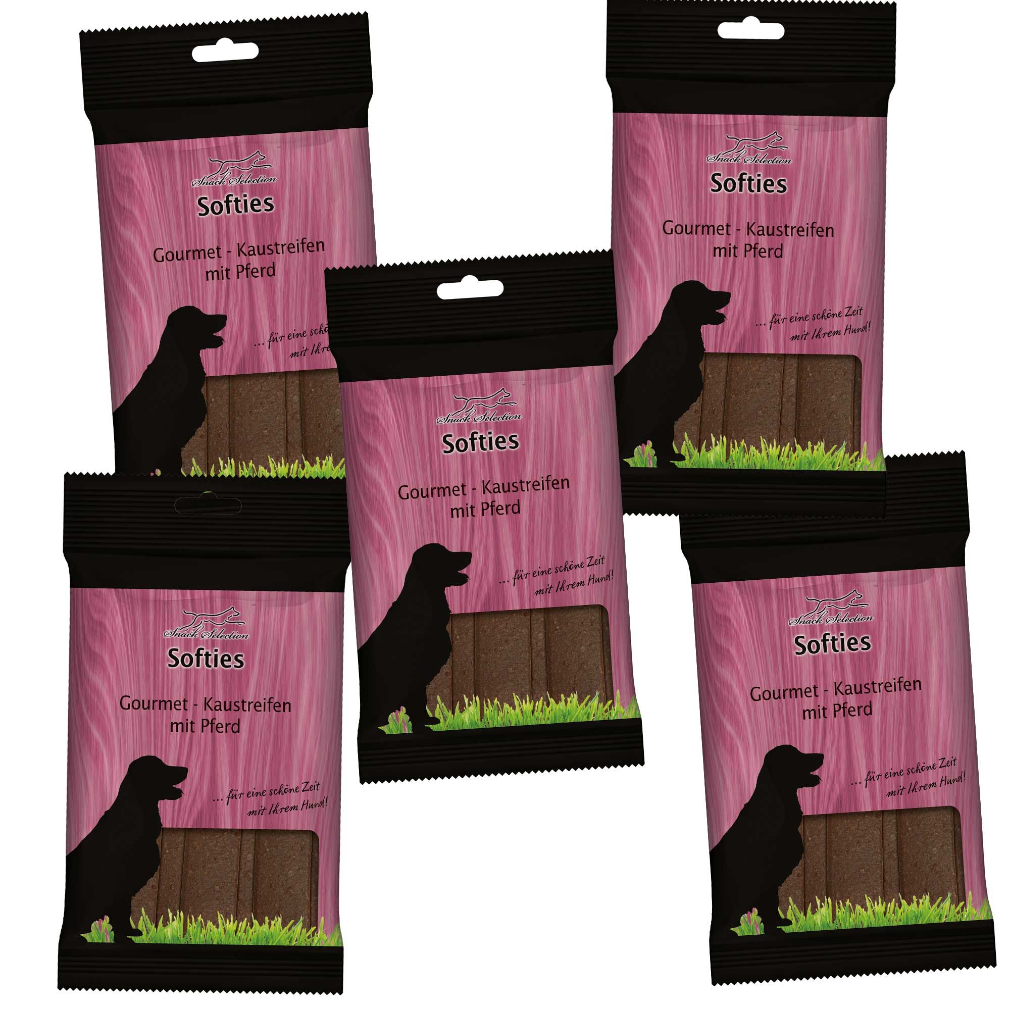 Mehrere Packungen Schecker Hundesnack - Gourmet Kaustreifen mit Pferd. Schwarze Verpackung mit Produktnamen und Hundesilhouette.